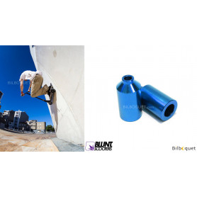 Une paire de pegs bleus - Accessoire Trottinette - Blunt
